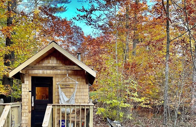 Tiny House-100 acres Kayaks/Canoes/Paddleboards/trails/Axe Throwing/pizza oven