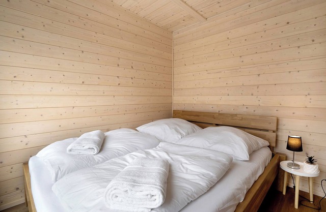 Tiny House ‘Christoph’ with direct lake view, terrace, sauna and direct access to the lake