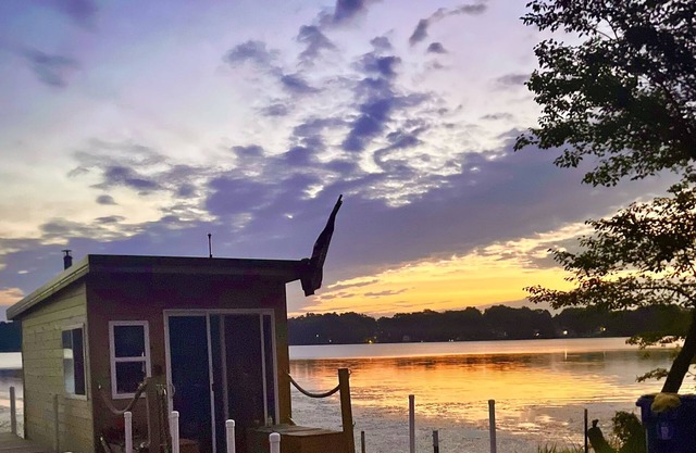 Tiny Houseboat