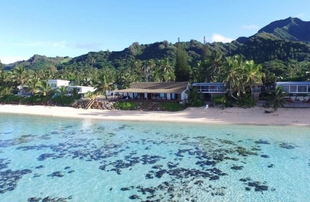 Titikaveka District home on the beach