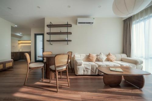 Tobe in Hue 1 - Cozy Apartment with Pool and Gym & City View