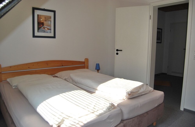 Top apartment in a small complex, 4 stars, 2-5 Pers. 80sqm, balcony, 2 bedrooms. W-lan