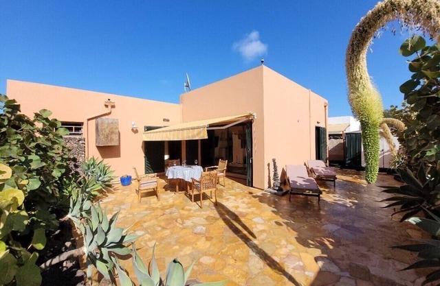 Top bungalow, Tempormatratze 2x2 m, garden south facing, quiet settlement, wlan incl.