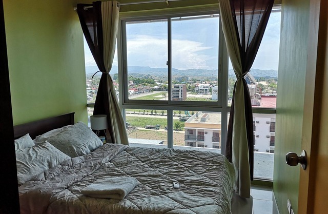 Top Floor 1Br Condo Uptown