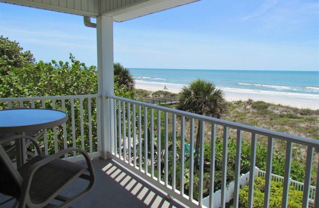 Top Floor- 5 Star - Indian Rocks Beachfront Fan Favorite!