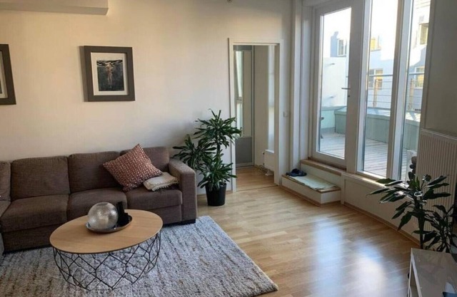 Top Floor With Balcony - Super Central - 5 pax