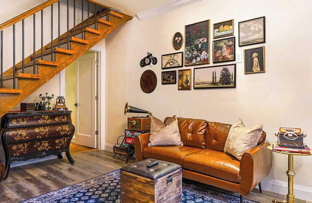 Top Location! 3BR Designer Home in Rittenhouse Sq