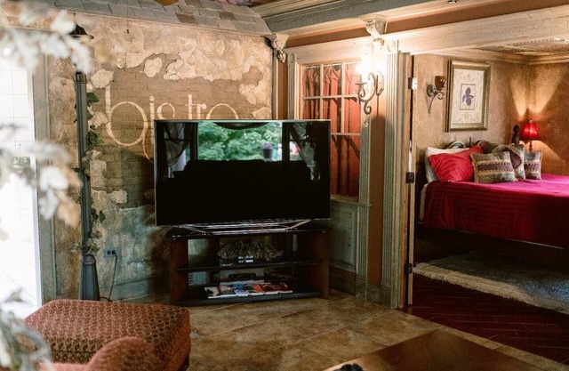 Top location, no cleaning fee, everthings close B