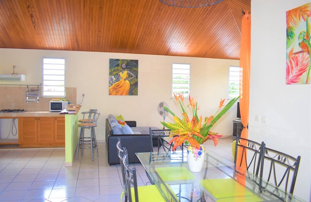 top of 3-room villa 75 m² quiet, well equipped, view of Robert bay