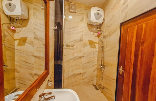 TOP RICH HOTEL- Family Room, Lake View #1