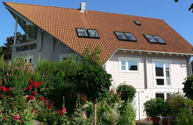 TOPP 2-room Apartment close to the lake and sea, quiet, comfortable, bright with terrace