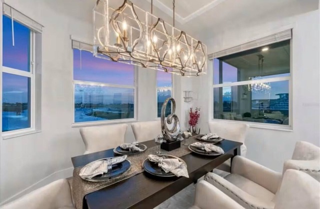 Touch of Luxury - Steps away from golf, resort pool and tiki bar