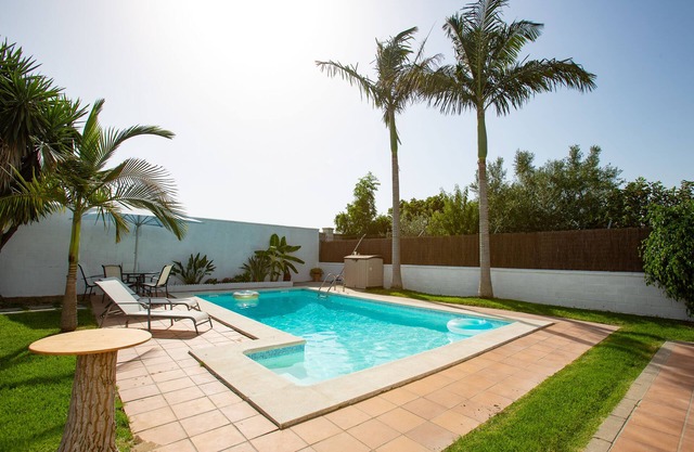 TOURIST VILLA “LAS RAÍCES” NEAR THE CENTER AND THE BEACHES OF LA JARA.