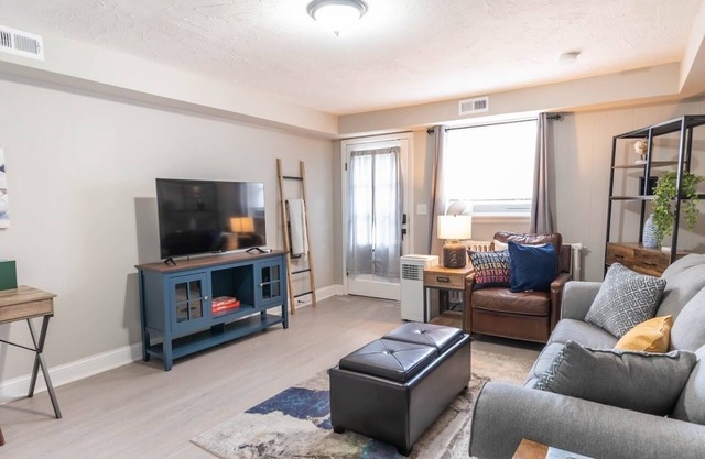 Townhome in downtown Westerville, walking distance to Otterbein