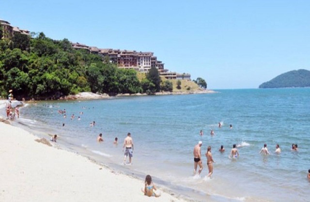 Townhouse in condominium, 5 min from the beach, rivers, trails, quite green area