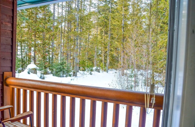 Townhouse near the Timber Quad! with Full Kitchen