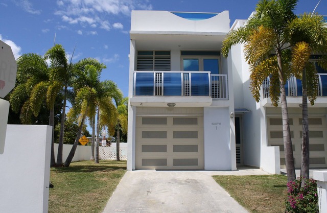 Townhouse, Private pool, Across the street from Stella Beach, Ocean Views