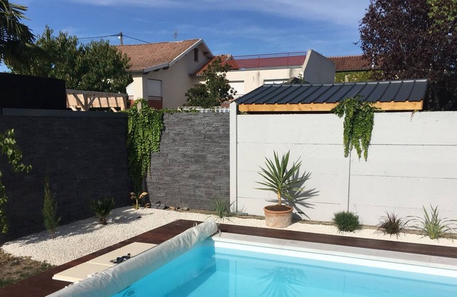Townhouse with heated swimming pool