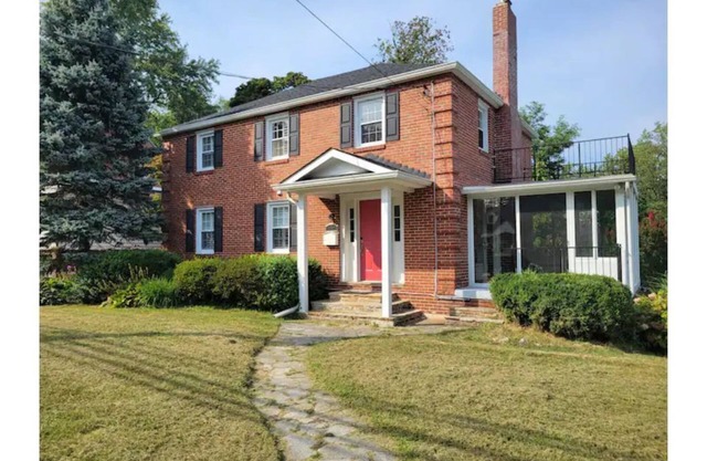 Towson Beautiful Home 5 minutes from Everything Towson