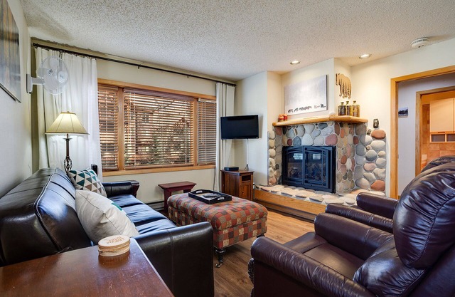TR1204 | Awesome Condo | Close to Slopes | 10 Hot Tubs | Winter Shuttle