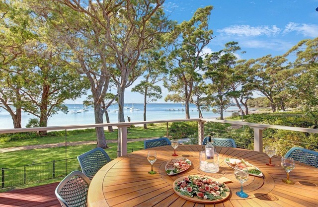Tradewinds – extensive deck over the water
