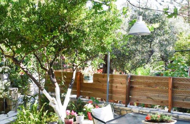 Traditional and cozy cretan guest house close to the beach