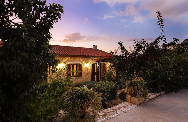 Traditional House With Pool And Great View!
