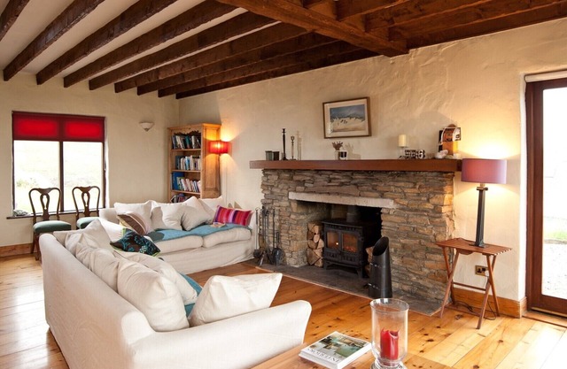 Traditional luxury cottage, panoramic sea and mountain views Dunfanaghy