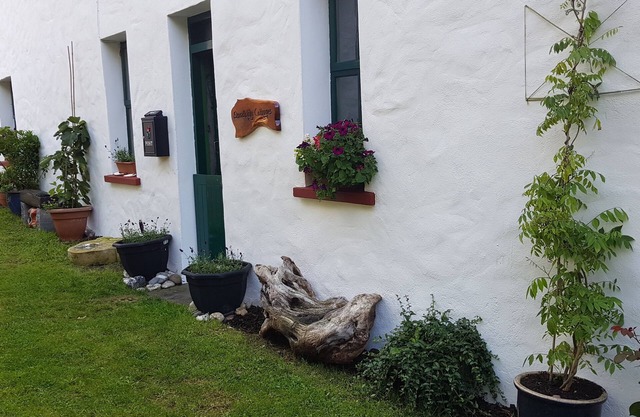 Traditional stradbally country cottage in village location close to beach