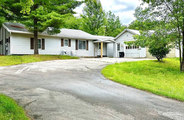 Trails+R&R+H2O Falls+One Hour From Lambeau!