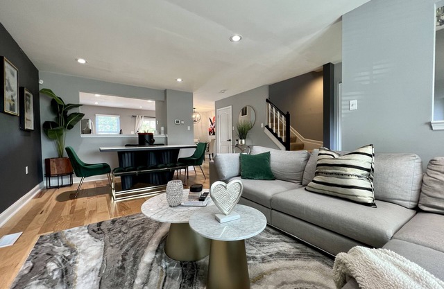Tranquil 2br w. Office Work Space & Private Patio