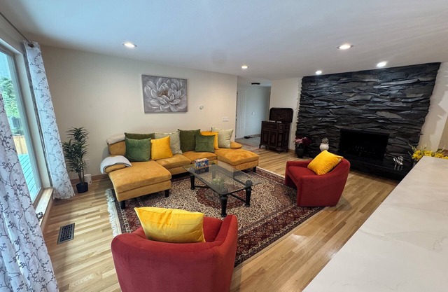 Tranquil 4-bedroom house in Kirkland with AC
