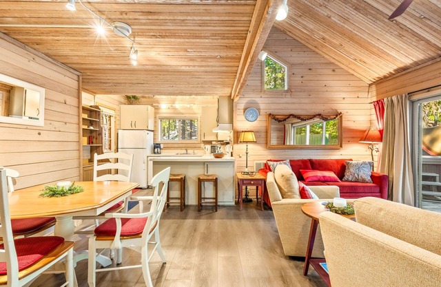 Tranquil Cabin in Black Butte Ranch w HOTTUB