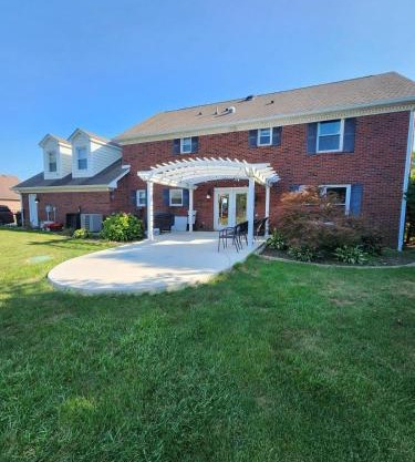 Tranquil Escape on 1 Acre Near Eagle Creek