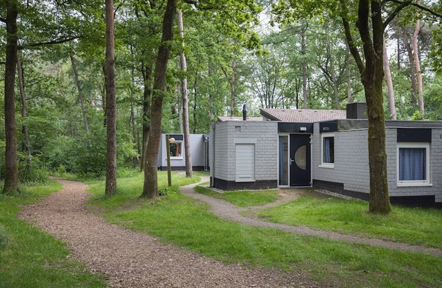 Tranquil forest bungalow for couple
