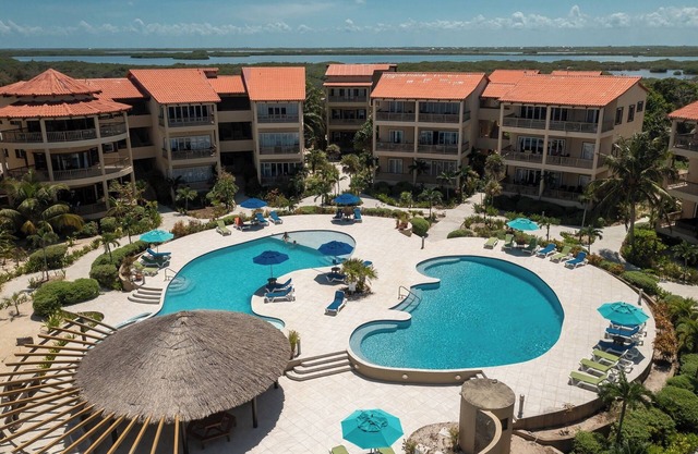 Tranquil Oasis: Stylish 1BR Condo in Ambergris Caye!