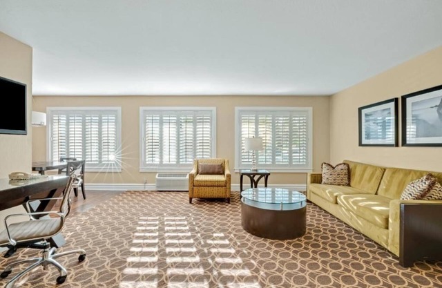 Tranquil Retreat Near Ferry & Muir Woods | Outdoor Pool | Parking | BBQ Area