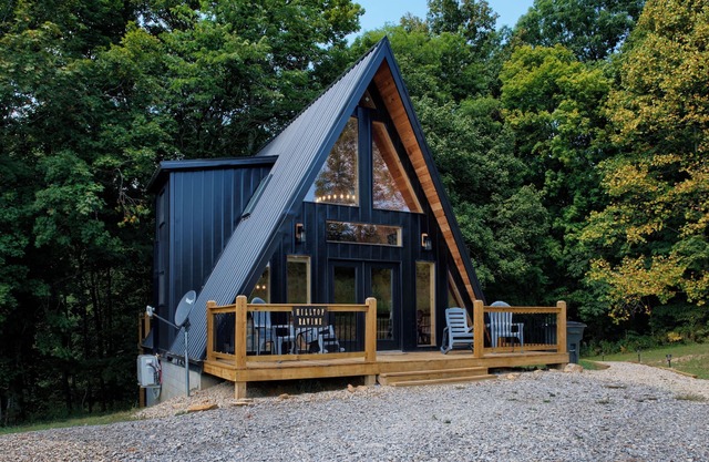 Tranquil retreat nestled in the breathtaking landscape of Hocking Hills.