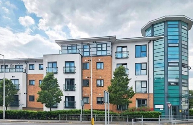 Tranquil Riverside Apartment in Grays