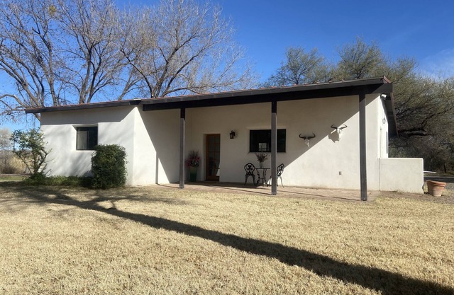 Tranquil, romantic casita just minutes from Tubac, AZ.