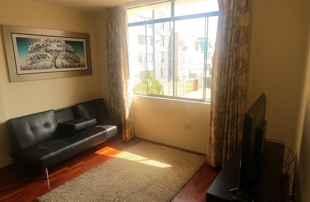 Tranquil Spacious Apt in Surco 20 mins to Park Kennedy Miraflores