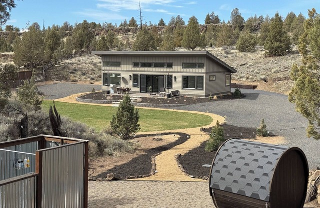 Tranquil Wellness Oasis-Barrel Sauna/Cold Plunge/RedLite/Juicer/Walking Paths