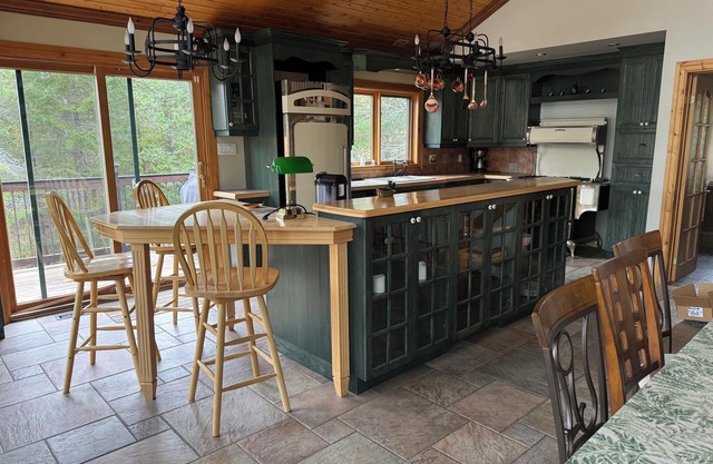 Tranquility awaits you in this luxurious 3 bedroom chalet with sleep camp