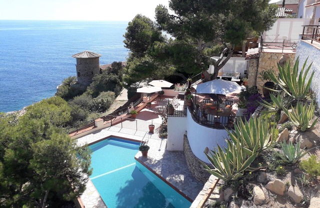 Transatlantic villa at the seafront