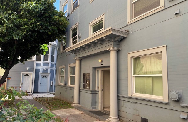 Travel Gem: 2 Blocks to UC Berkeley - 2 Bedrooms