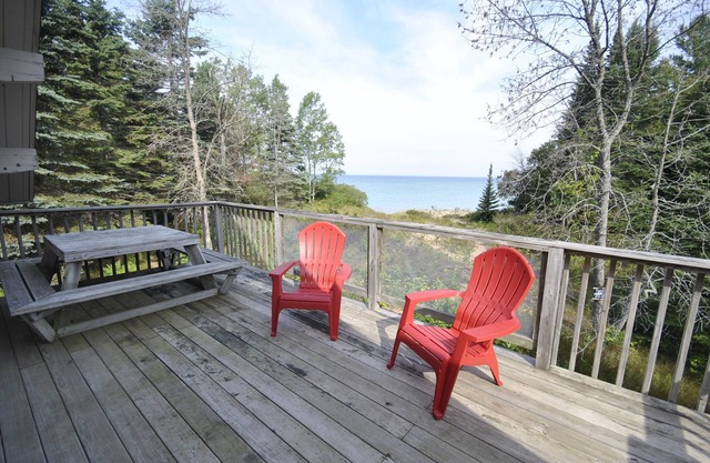 Traverse City Lake Michigan priv Beachfront Home Rent