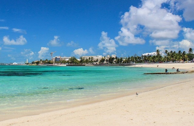 Tre'Tel Home Away #1 Centrally located, 5-minute Walk To The Beach 1800 sq. ft.