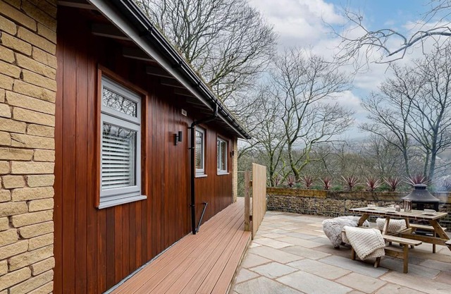 Tree Tops & the Stepping Stones Sleeps 12