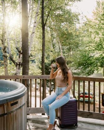 Treehouse Duo Lakefront 2 Private Hot Tubs