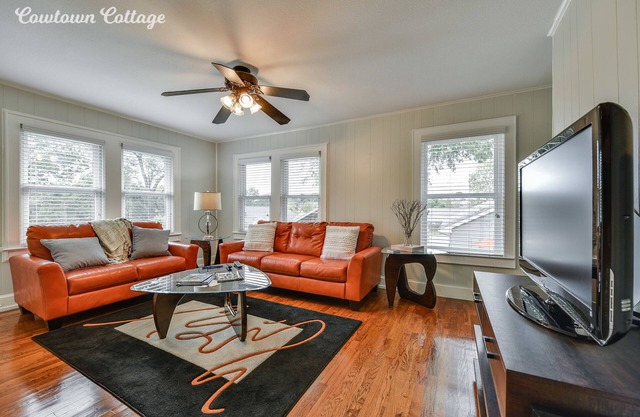 Treetop Getaway in Historic Neighborhood, top rated for cleanliness and location